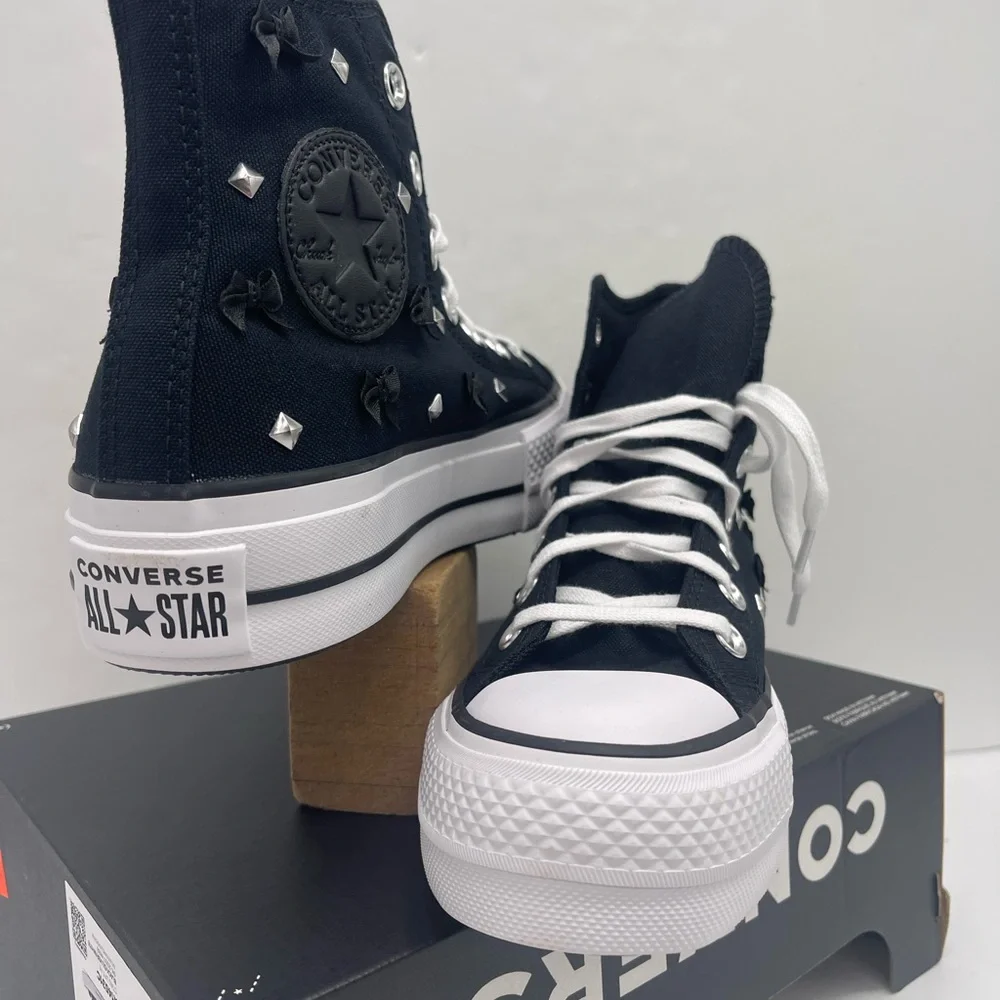 Converse WMNS Black High-Top
CTAS LIFT HI
BLACK/SILVER/WHITE Platform Sneakers - Picture 7 of 15